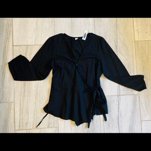 Black Old Navy wrap front top